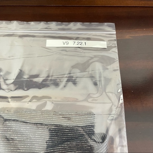 Creative Apparel University of Kentucky Wildcats Graphic V Neck Top - Picture 6 of 6